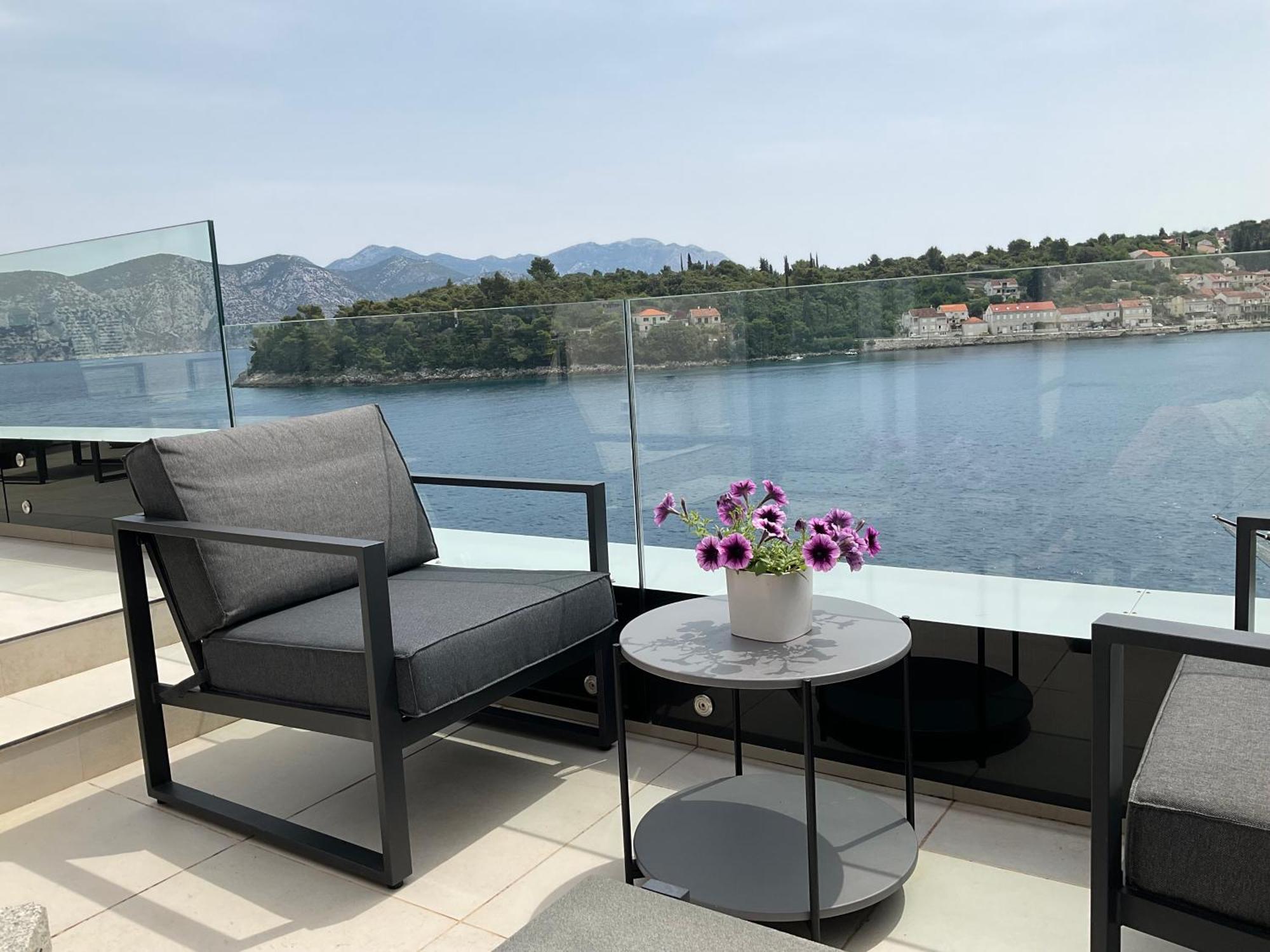 High View-A Seaside Villa With Huge Jacuzzi Račišće Eksteriør bilde